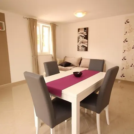 Apartment In Mit Eigenem Balkon Baska (Krk)